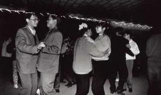 深圳警察突袭夜店